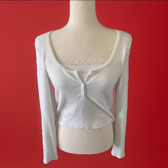 Y2K Style Large Long Sleeve Baby Tee Ribbed White Keyhole Lace Bella Swan Mall - Picture 1 of 13